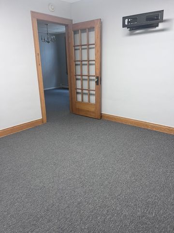 13 W Qunicy Street 2R, Westmont, IL 60559