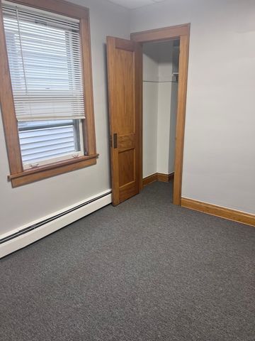 13 W Qunicy Street 2R, Westmont, IL 60559