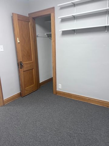 13 W Qunicy Street 2R, Westmont, IL 60559