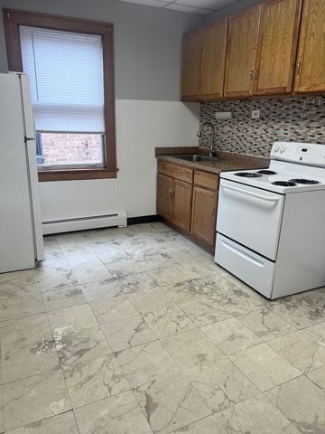 13 W Qunicy Street 2R, Westmont, IL 60559