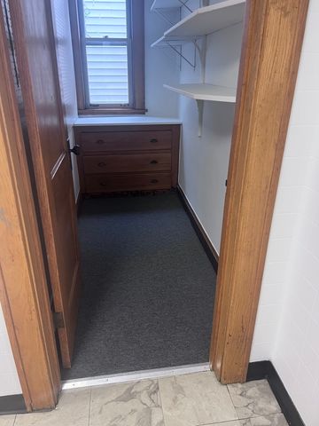 13 W Qunicy Street 2R, Westmont, IL 60559