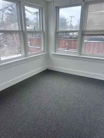 13 W Qunicy Street 2R, Westmont, IL 60559