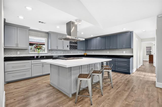 10335 Emnora Lane, Houston, TX 77043