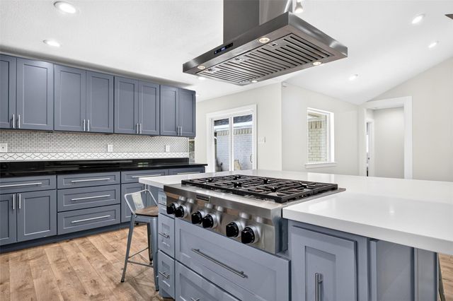 10335 Emnora Lane, Houston, TX 77043