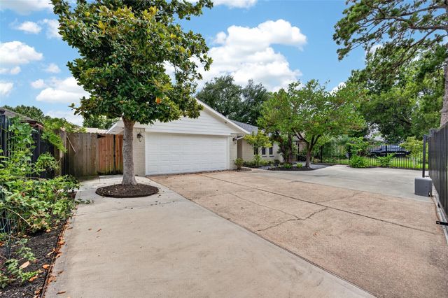 10335 Emnora Lane, Houston, TX 77043