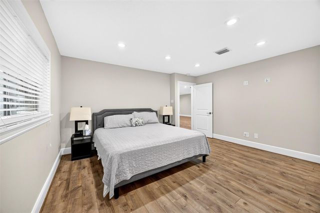10335 Emnora Lane, Houston, TX 77043
