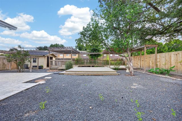 10335 Emnora Lane, Houston, TX 77043