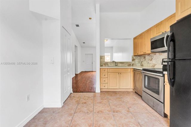 7851 NW 6th St 205B, Pembroke Pines, FL 33024
