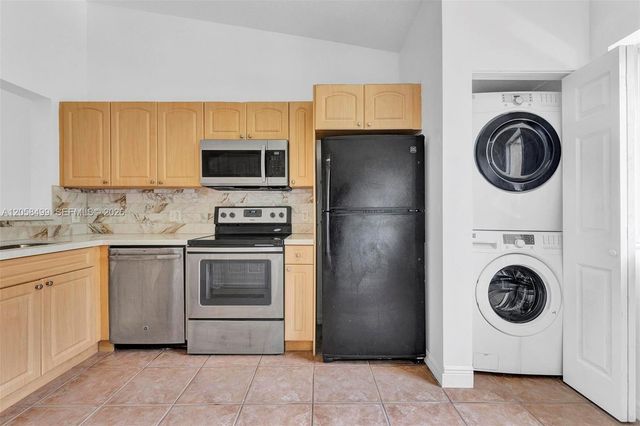 7851 NW 6th St 205B, Pembroke Pines, FL 33024
