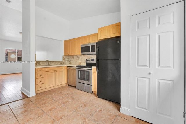 7851 NW 6th St 205B, Pembroke Pines, FL 33024