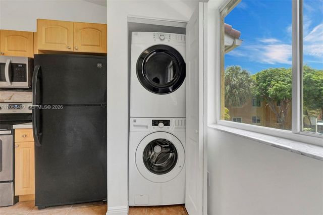 7851 NW 6th St 205B, Pembroke Pines, FL 33024
