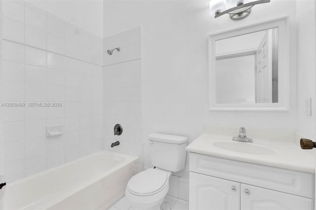 7851 NW 6th St 205B, Pembroke Pines, FL 33024