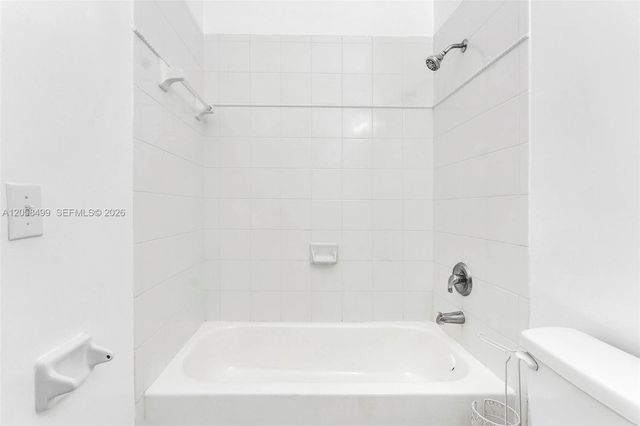 7851 NW 6th St 205B, Pembroke Pines, FL 33024