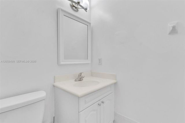 7851 NW 6th St 205B, Pembroke Pines, FL 33024