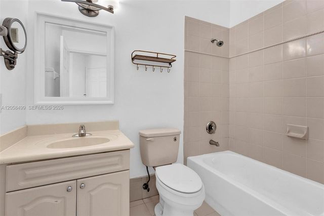 7851 NW 6th St 205B, Pembroke Pines, FL 33024