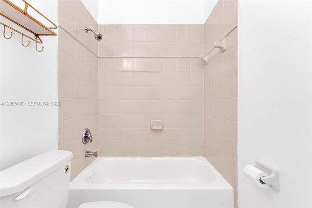 7851 NW 6th St 205B, Pembroke Pines, FL 33024