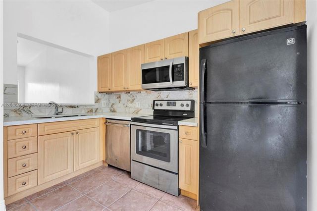 7851 NW 6th St 205B, Pembroke Pines, FL 33024