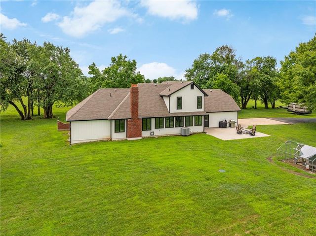 24400 E Orient Cemetery Road, Harrisonville, MO 64701