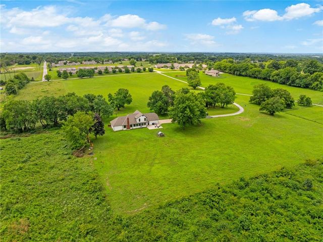 24400 E Orient Cemetery Road, Harrisonville, MO 64701