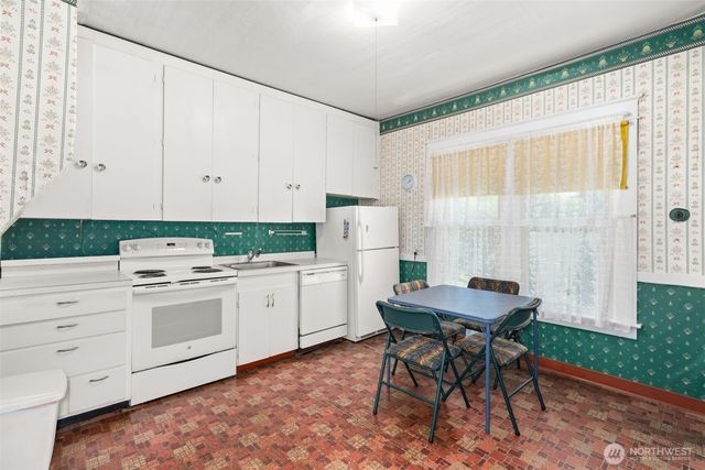 1824 Gerber Street, Raymond, WA 98577