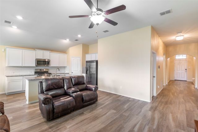 445 Saguaro Drive, Fort Worth, TX 76052