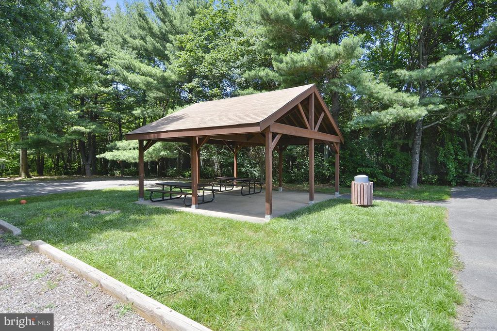 2757 STONE HOLLOW DR, Vienna, VA 22180