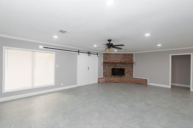 606 Scenic Drive, Baytown, TX 77521