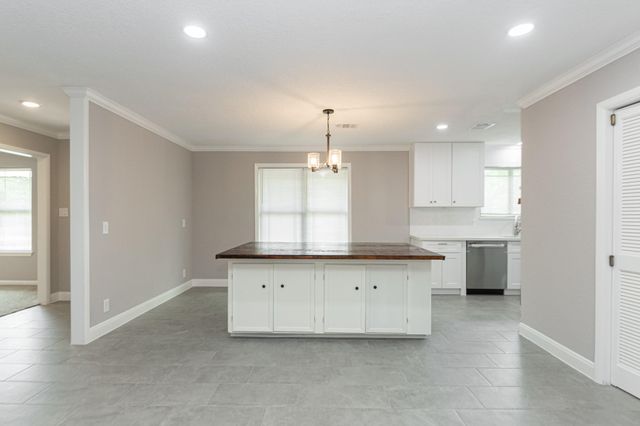 606 Scenic Drive, Baytown, TX 77521