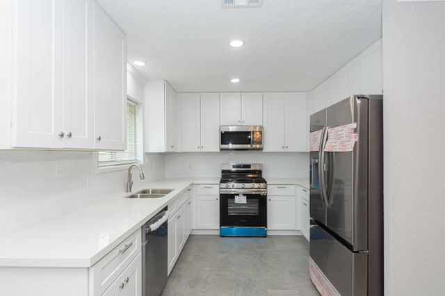 606 Scenic Drive, Baytown, TX 77521