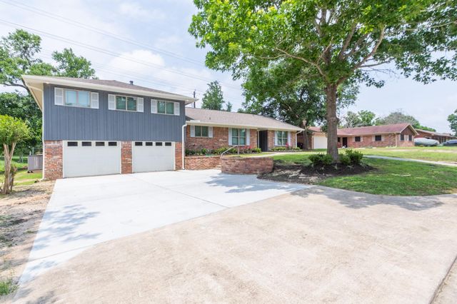 606 Scenic Drive, Baytown, TX 77521