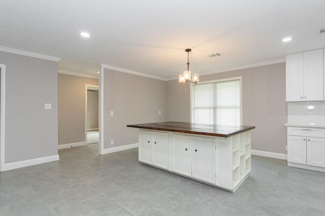 606 Scenic Drive, Baytown, TX 77521