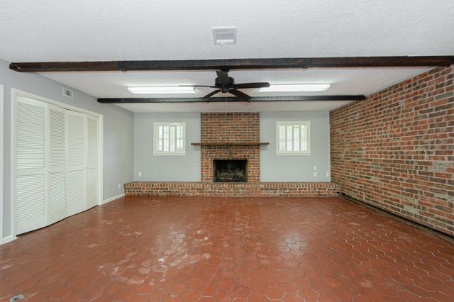 606 Scenic Drive, Baytown, TX 77521