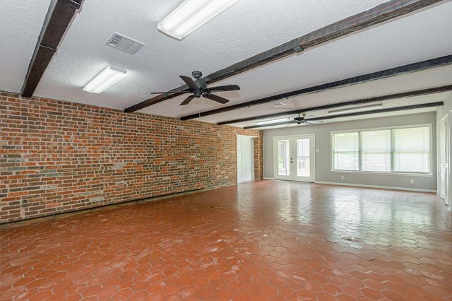 606 Scenic Drive, Baytown, TX 77521