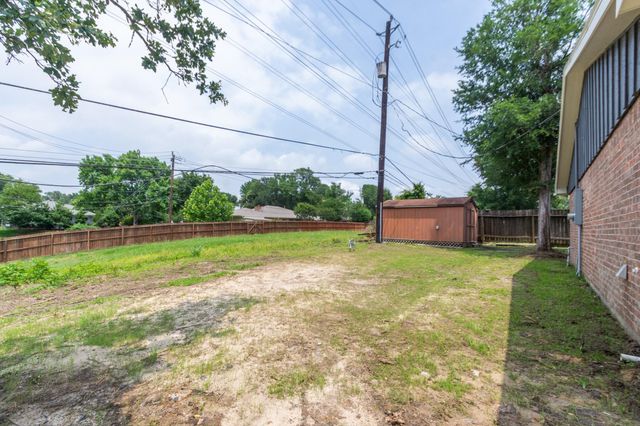 606 Scenic Drive, Baytown, TX 77521