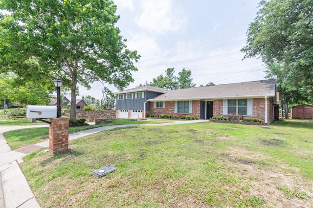 606 Scenic Drive, Baytown, TX 77521