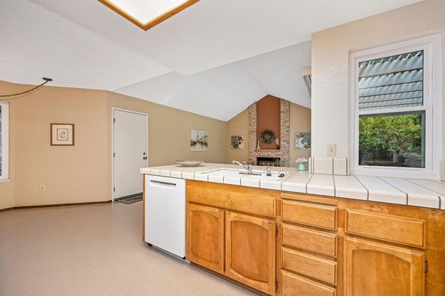 129 Rambling Dr, Folsom, CA 95630