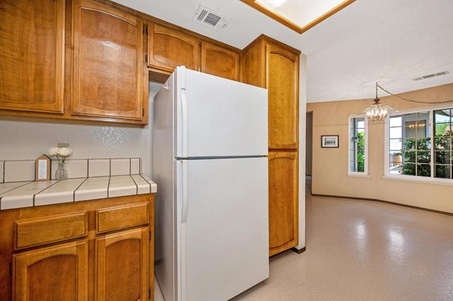 129 Rambling Dr, Folsom, CA 95630
