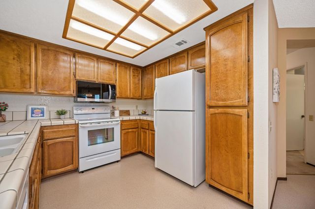 129 Rambling Dr, Folsom, CA 95630