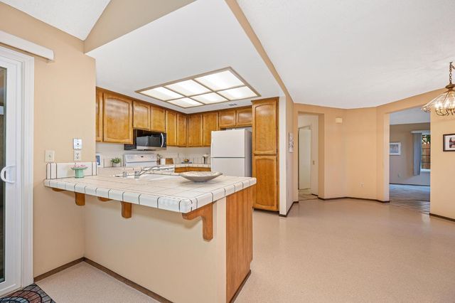129 Rambling Dr, Folsom, CA 95630