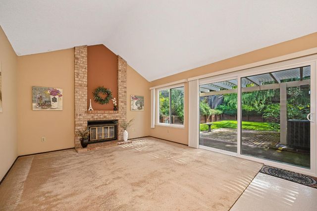 129 Rambling Dr, Folsom, CA 95630