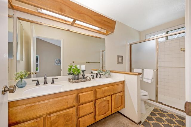 129 Rambling Dr, Folsom, CA 95630