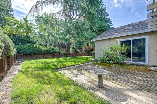 129 Rambling Dr, Folsom, CA 95630
