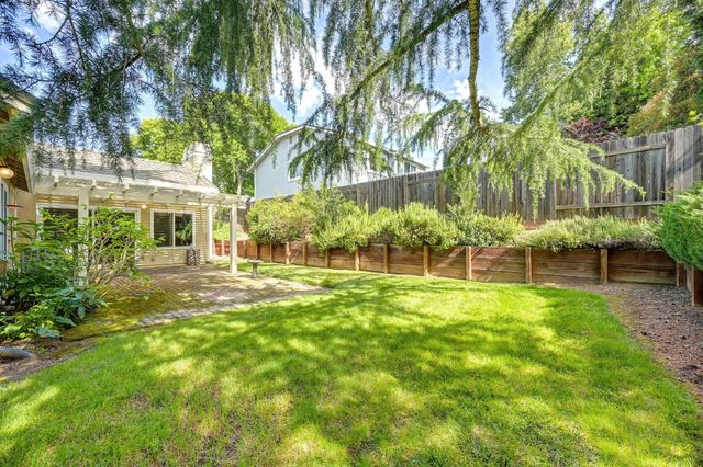 129 Rambling Dr, Folsom, CA 95630