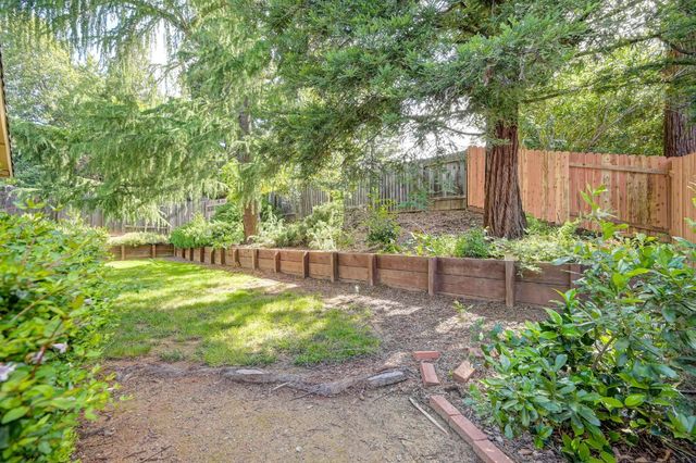 129 Rambling Dr, Folsom, CA 95630