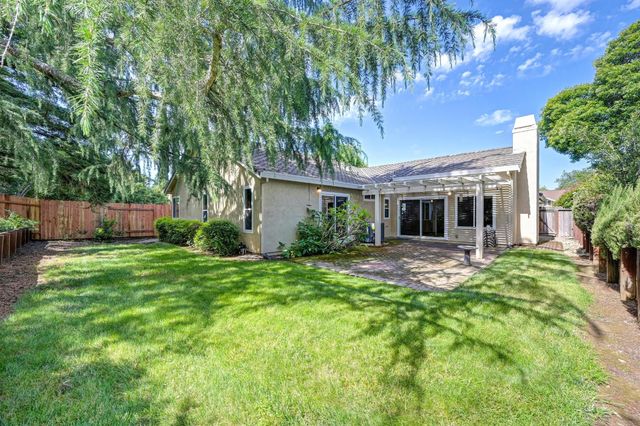 129 Rambling Dr, Folsom, CA 95630