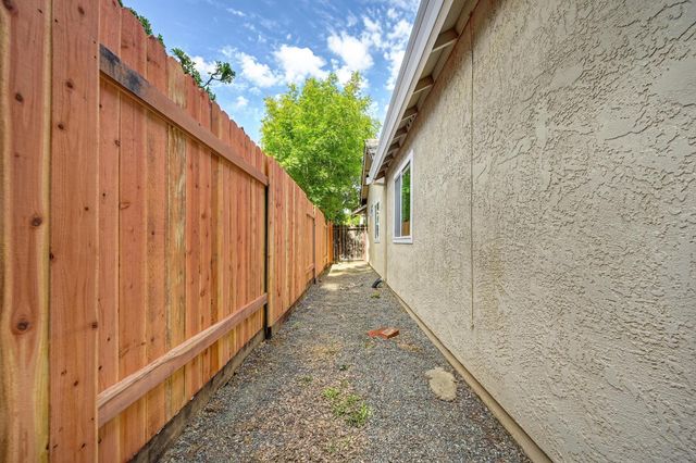 129 Rambling Dr, Folsom, CA 95630