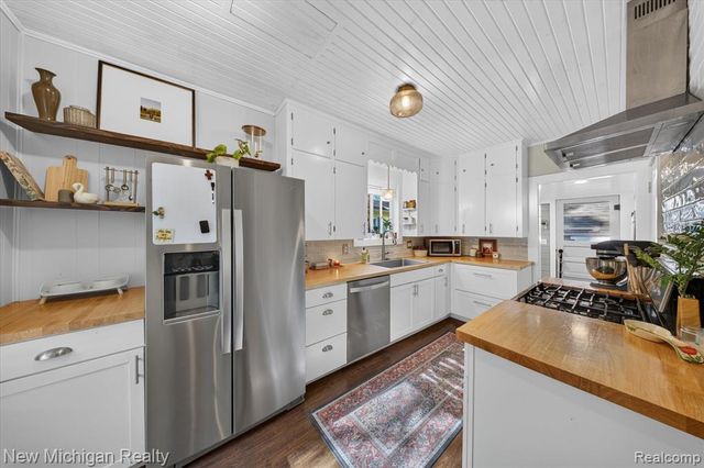 222 West Street, Howell, MI 48843