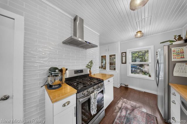 222 West Street, Howell, MI 48843