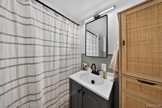 222 West Street, Howell, MI 48843