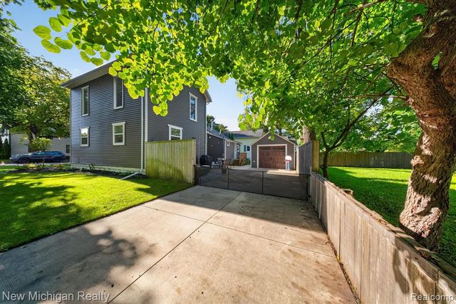 222 West Street, Howell, MI 48843